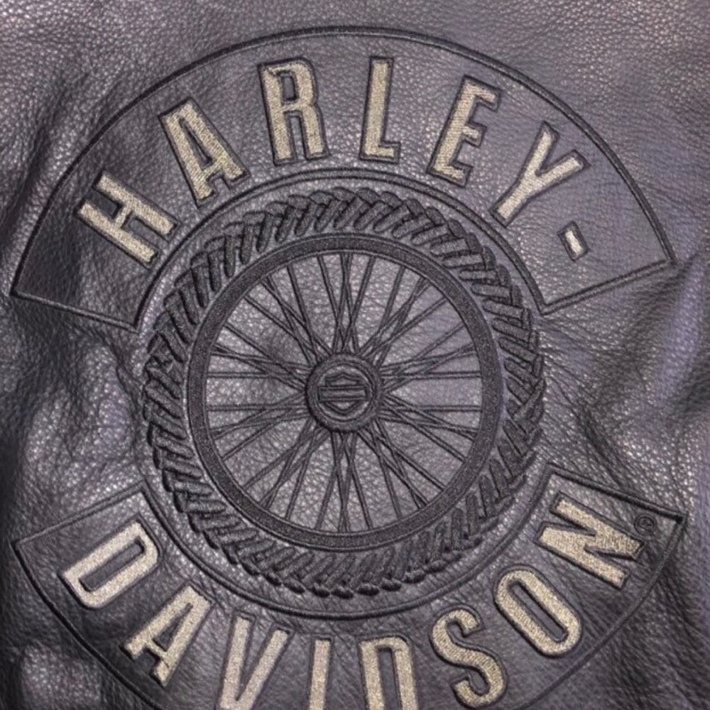 Like New! Harley-Davidson Women’s Leather Jacket - Picture 7 of 8